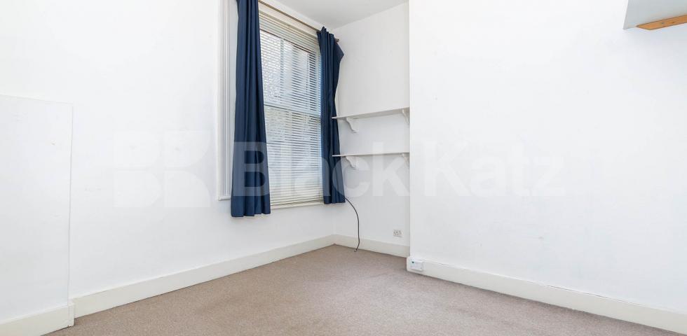 Spacious two bedroom set in a period conversion Milton Road, Highgate